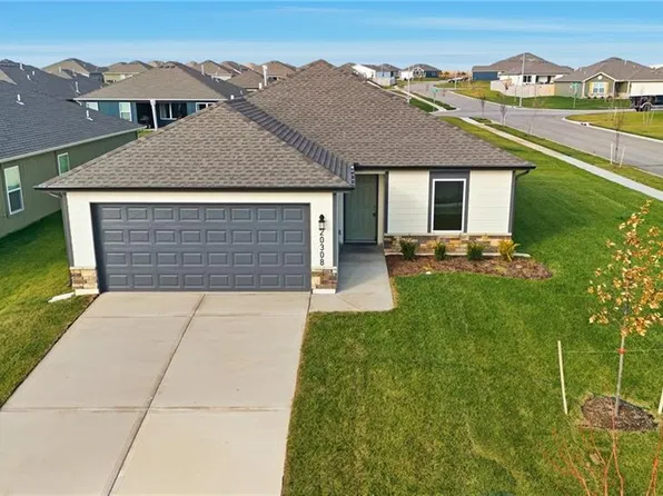 20373 W 195th St, Spring Hill, KS 66083