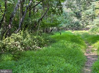 409 Laurel Dr, Cross Junction, VA 22625