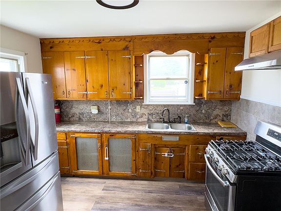 3rd image of 723 E Washington Ave