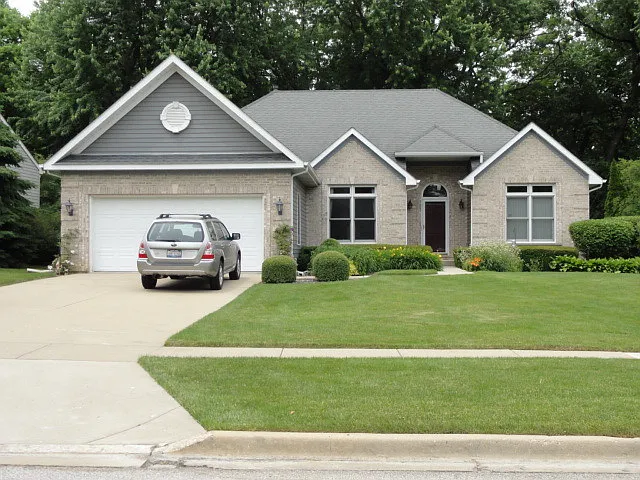 693 Wood Creek Dr photo 1