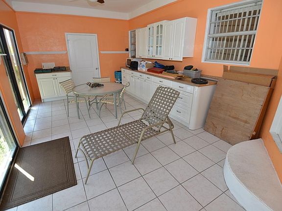 4th image of 8001 Porpoise Dr