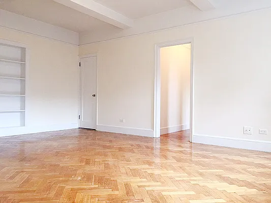 Rented by LIVING QUARTERS NY INC | media 22