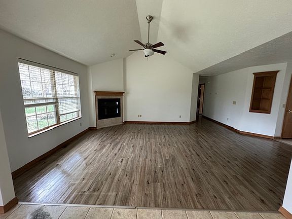 3rd image of 108 Maple St