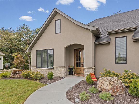 5th image of 105 Walton Heath Ct