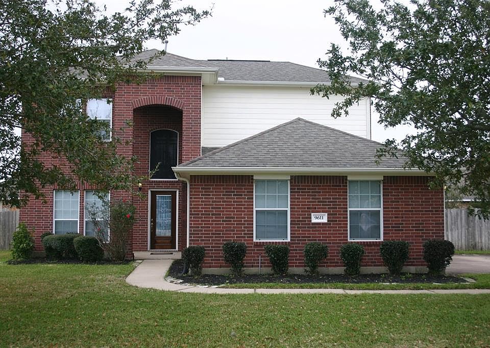 1st image of 9611 Crestwood Dr