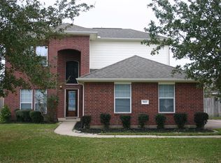 9611 Crestwood Dr, Mont Belvieu, TX 77523