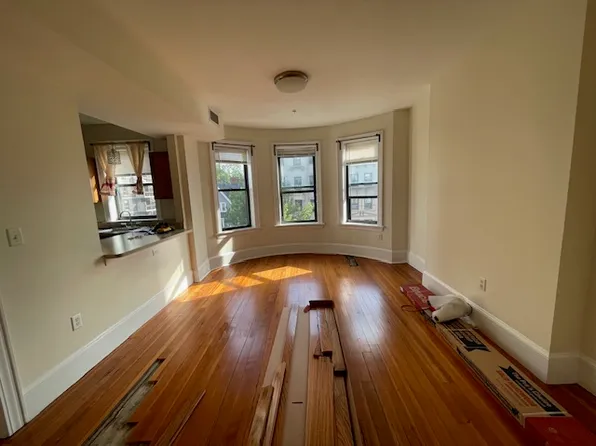 901 Massachusetts Ave #3, Cambridge, MA 02139