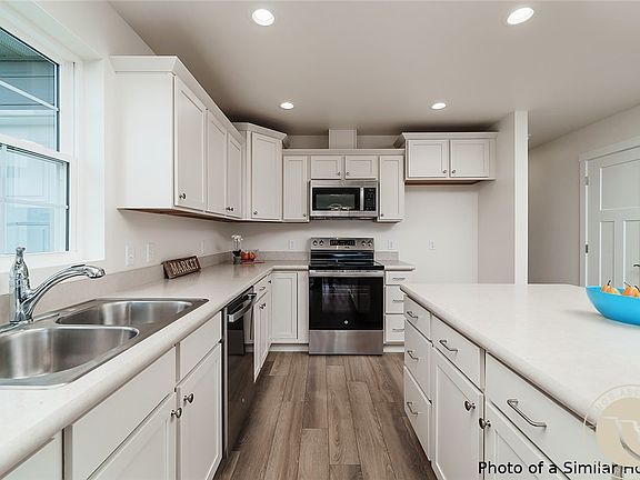 3rd image of 2254 Modera Ave