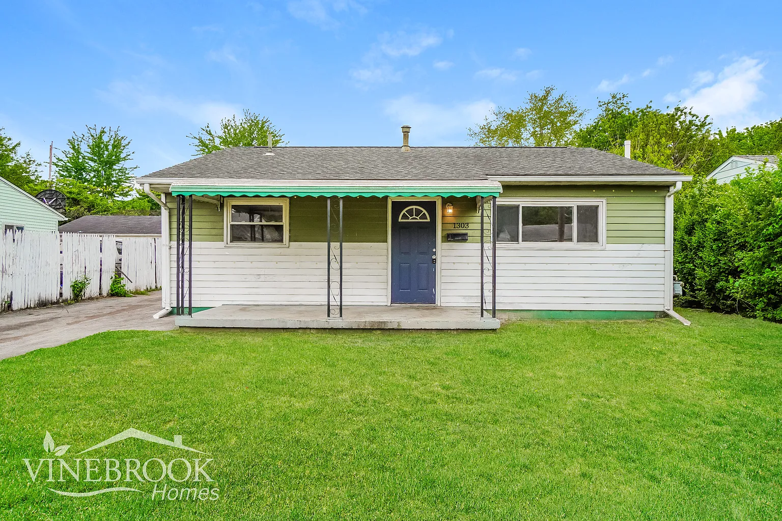 1303 Grovewood Dr photo 1
