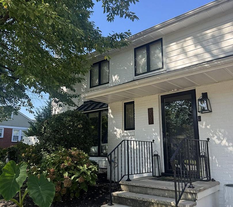 1st image of 903 Cedar St