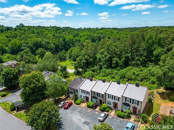 2nd image of 121 Tamara Court