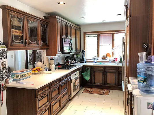 Sold by Julia Shildkret Real Estate Group | media 4