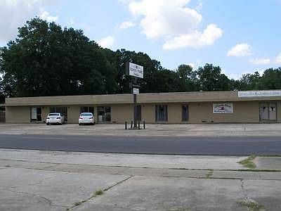 2nd image of 700 E School St