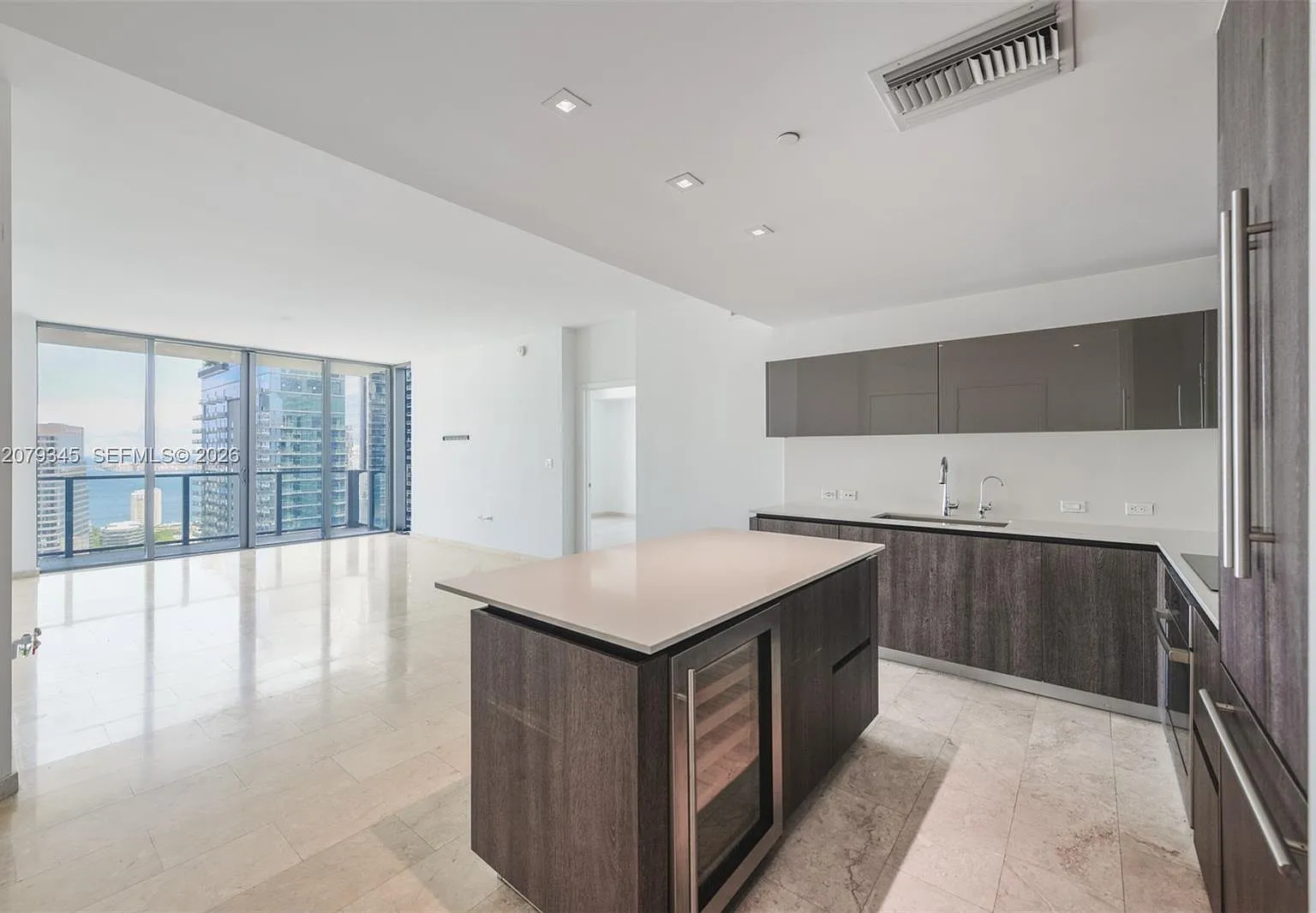 Rise Condo — Photo 1