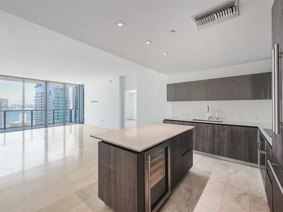 88 SW 7th St #3409