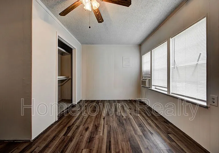 527 W Dill St — Photo 13