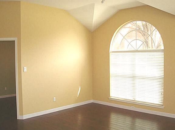 3rd image of 8108 Heritage Place Dr