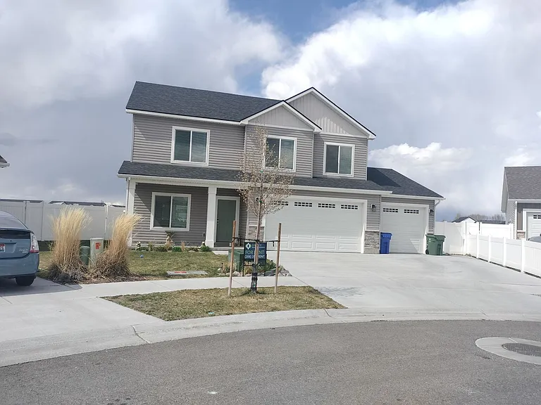 835 S 2380 W — Photo 3