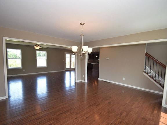 2nd image of 986 Cobble Dr