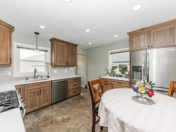 3rd image of 1332 S 94th STREET
