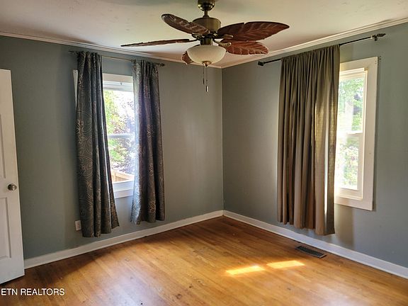 4th image of 2121 Karnswood Dr