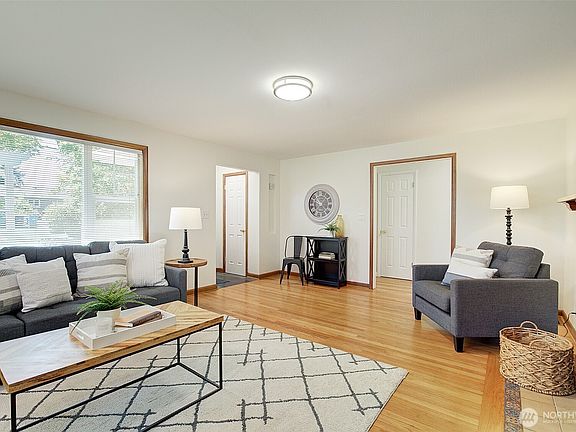 5th image of 15524 Midvale Avenue N
