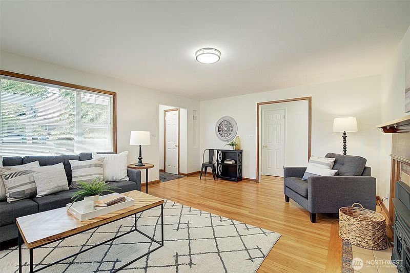 5th image of 15524 Midvale Avenue N
