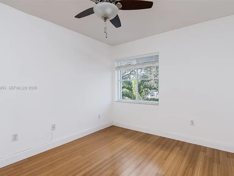 1540 N Trafalgar Cir — Photo 16