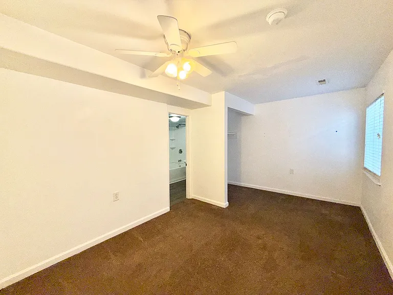 4899 Saddle Ridge Dr — Photo 10