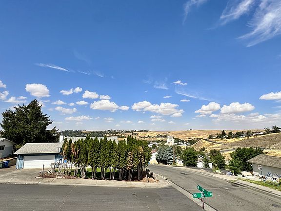 3rd image of 120 SE Jay Ave