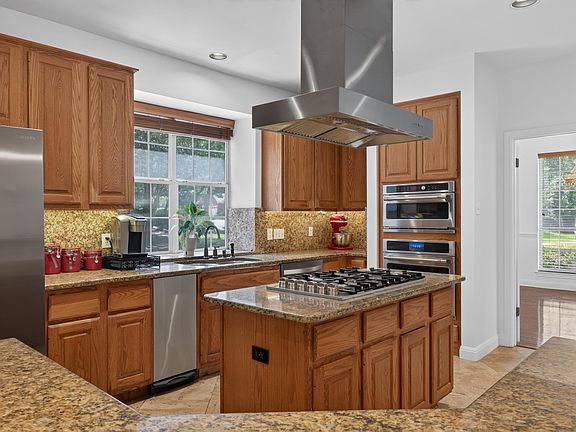 5th image of 7804 Blue Lilly Dr