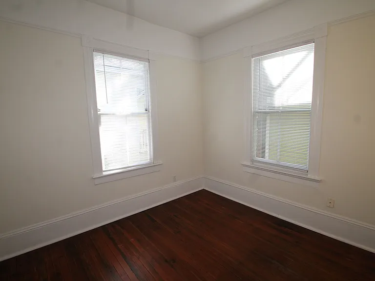 122 W Waldburg St #2 — Photo 9