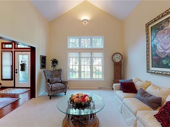 5th image of 1042 Lexington Dr