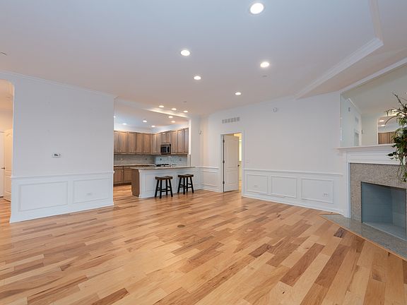 4th image of 1800 Amberley Ct APT 405
