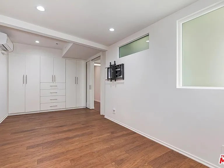 609 N Doheny Dr #D — Photo 6