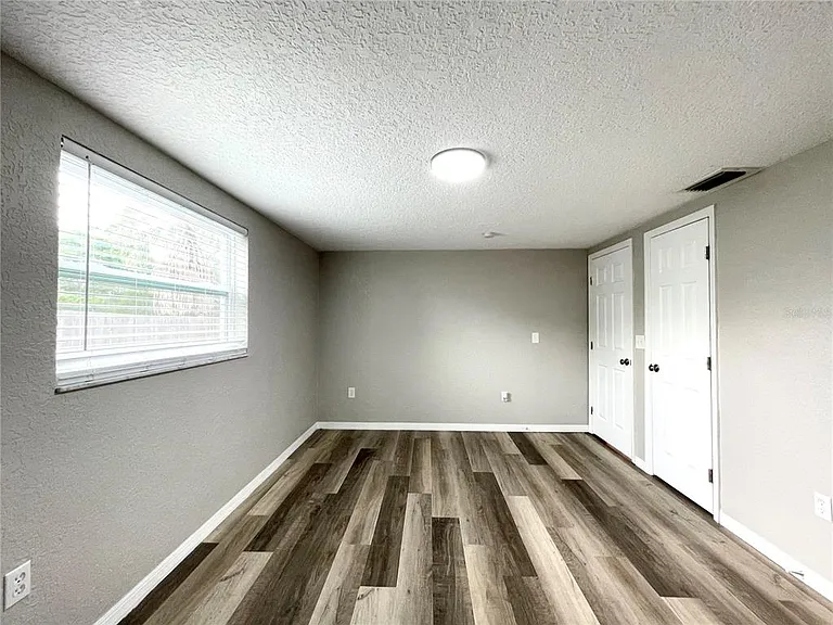 11241 Yewtree Ave — Photo 10