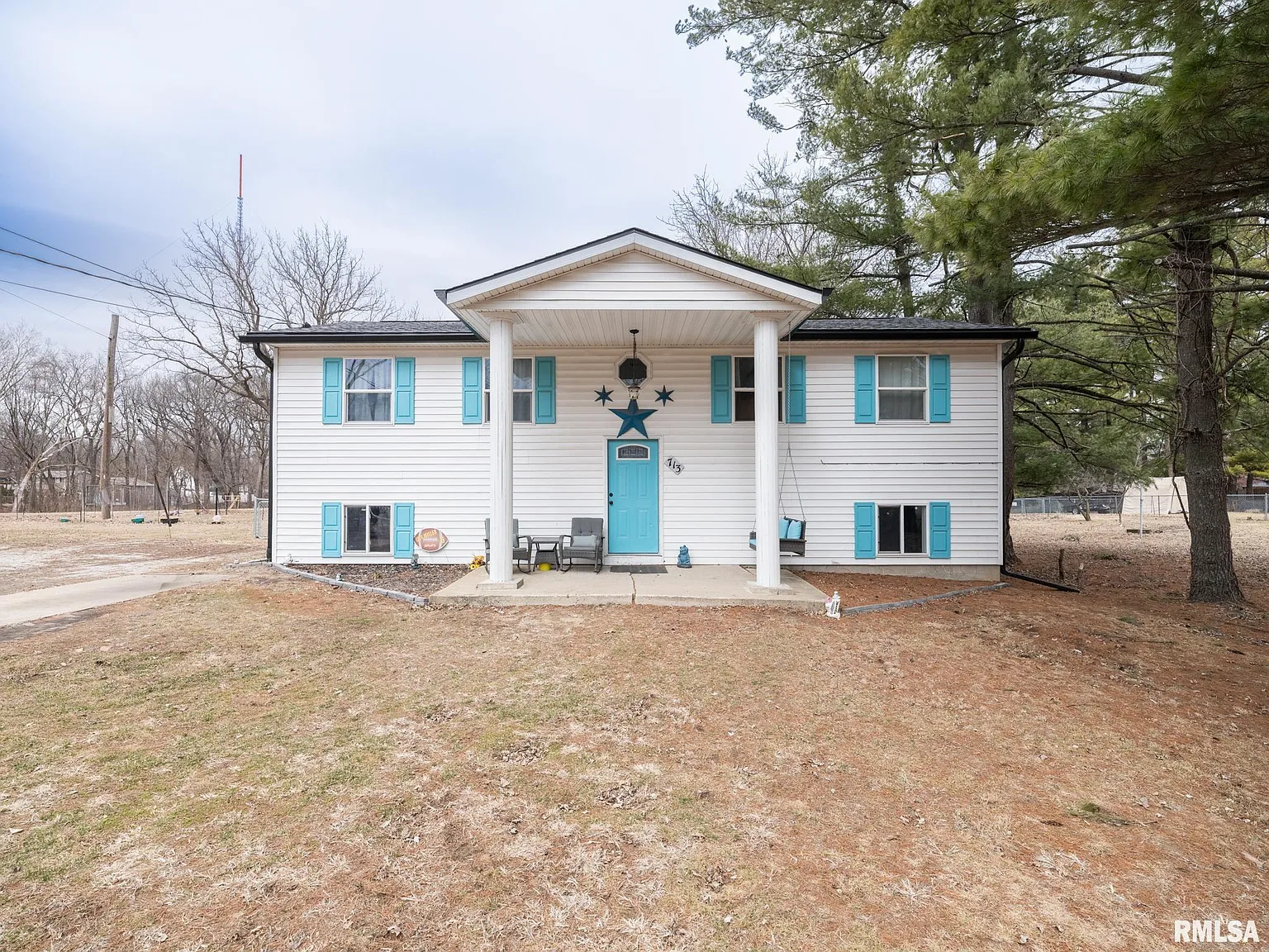 713 Pekin Ave photo 1
