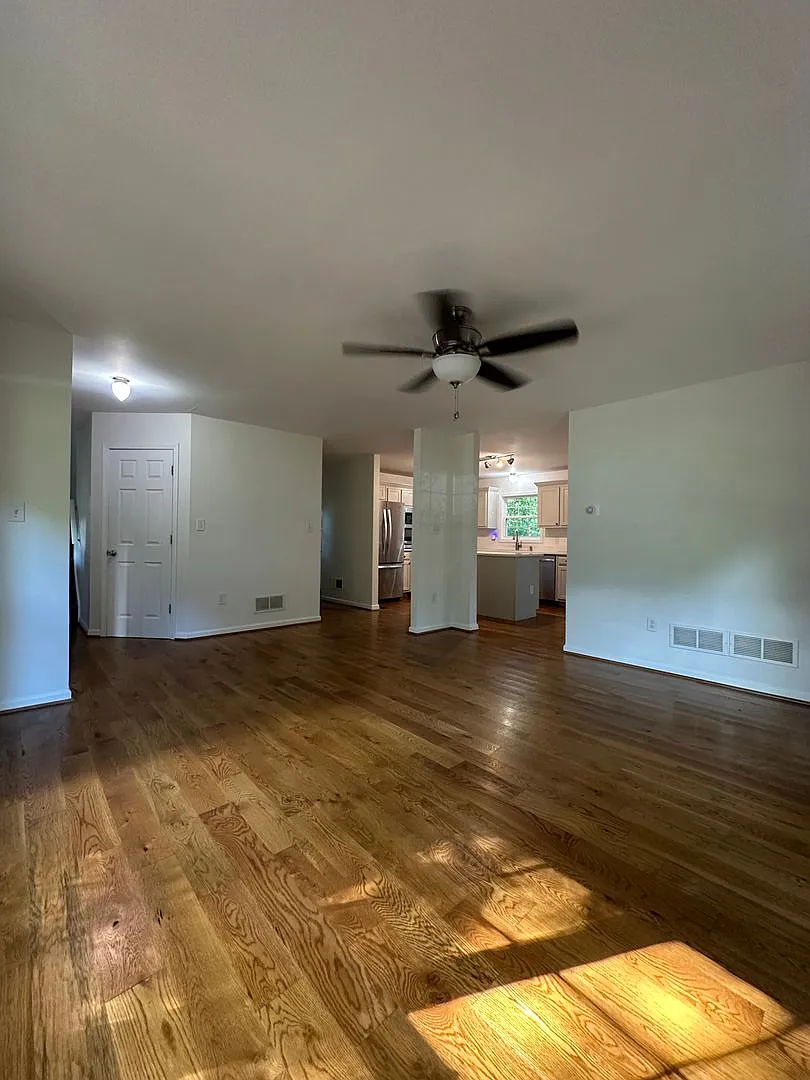 Normaltown, move-in ready. Shorter lease terms available — Photo 4