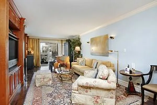 Sold by Douglas Elliman | media 24