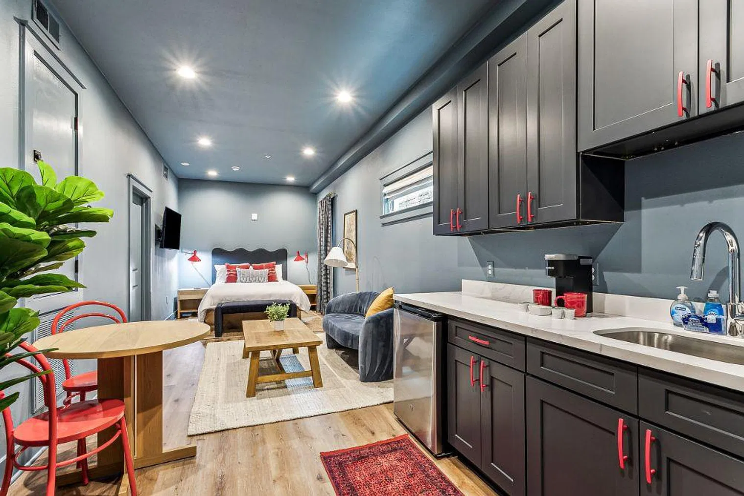 Studio, 1.0 bath, 430 sqft, $4,154 — Photo 2