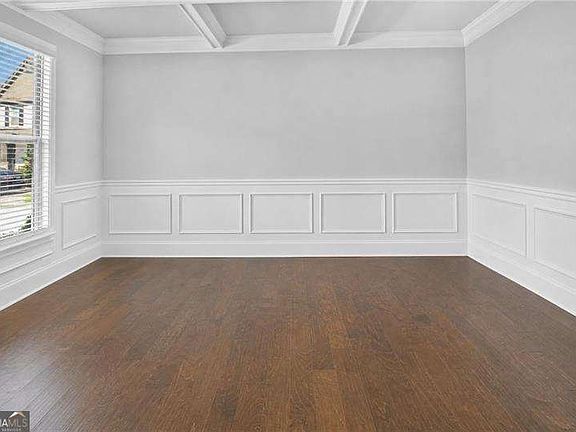 5th image of 205 Orchard Trl