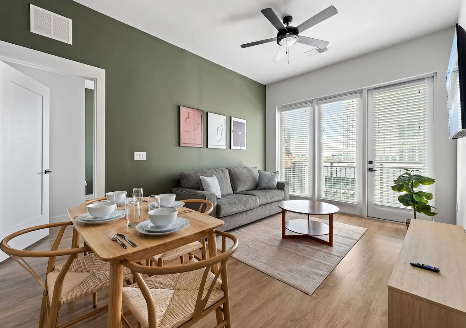 Spacious 2-Bedroom | Walk to Raymond James! — Photo 3