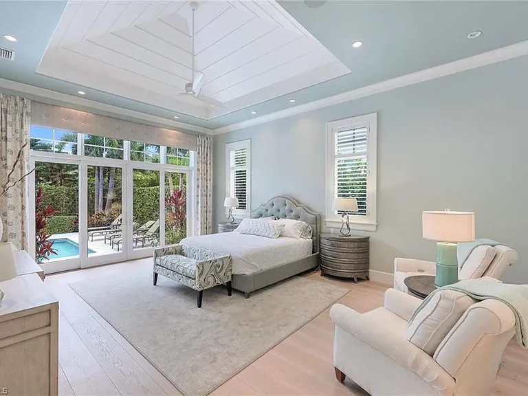 425 Harbour Dr — Photo 11