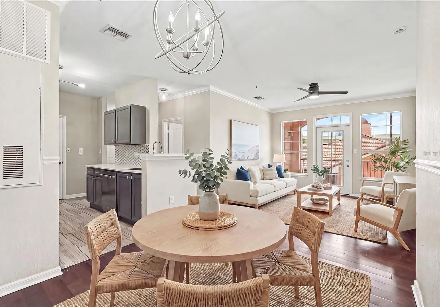 2 bed, 2.0 bath, 1085 sqft, $2,750 — Photo 2
