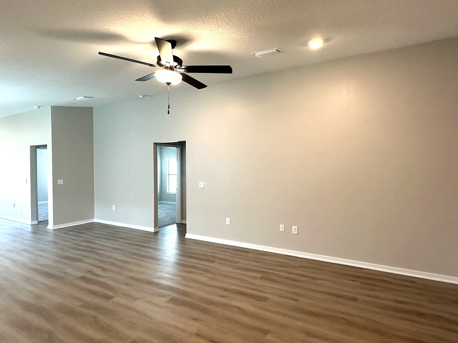 3 bed, 1704 sqft, $2,400 — Photo 4