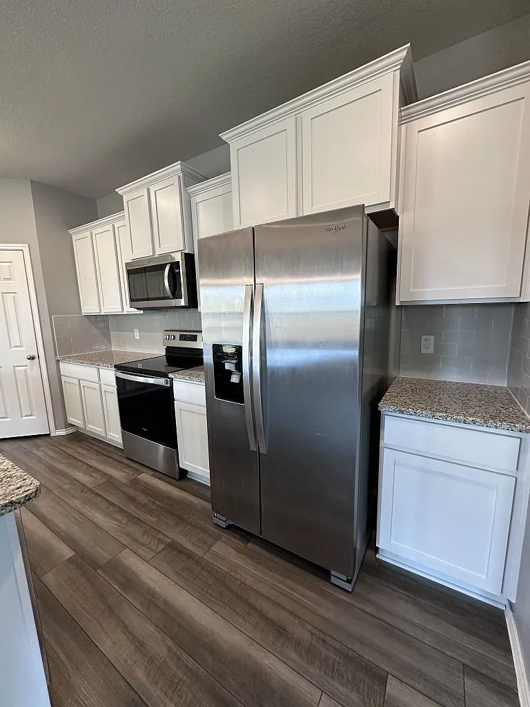 4 bed, 2024 sqft, $2,200 — Photo 4