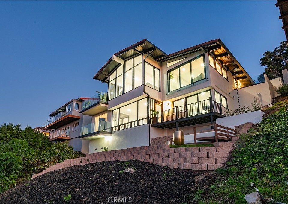 1st image of 621 Palos Verdes Dr W