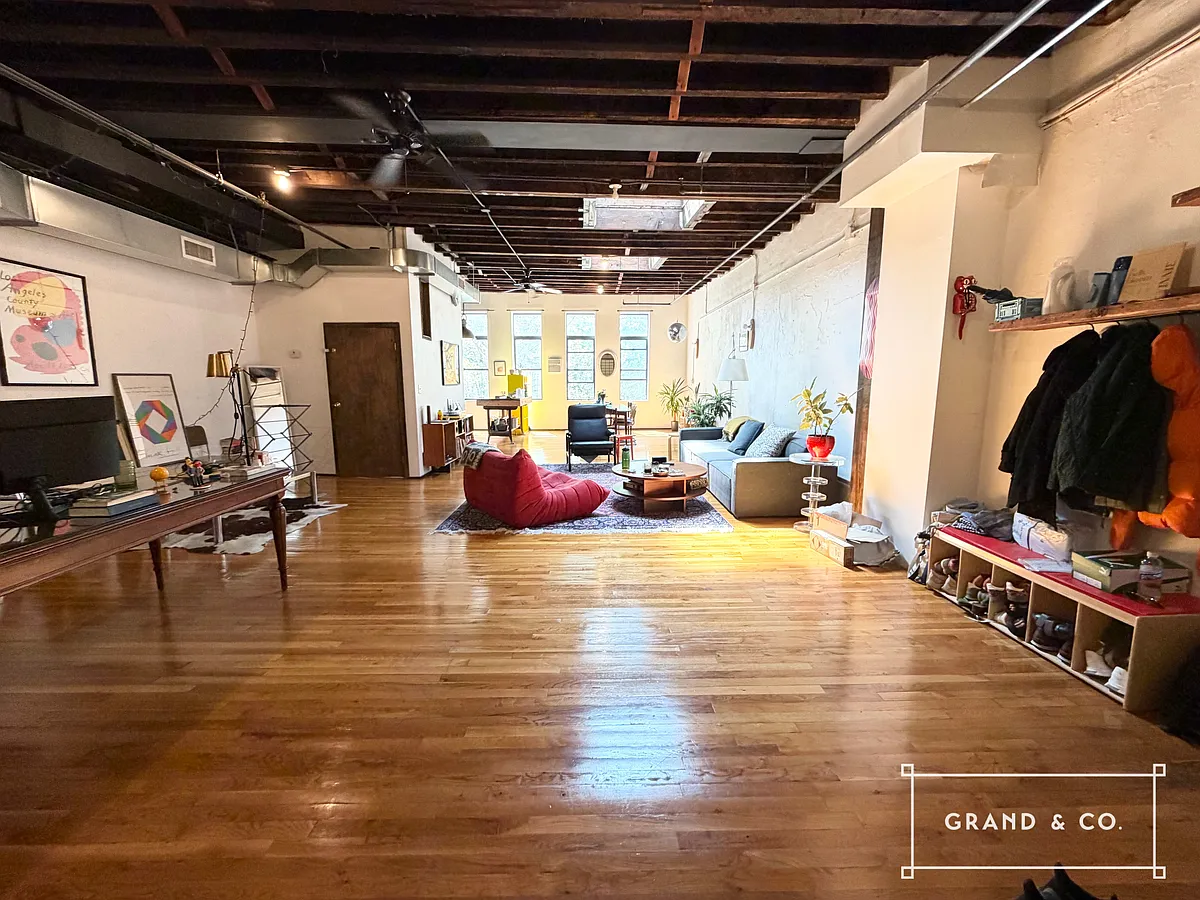 Building Photo - 318 Grand St #2J