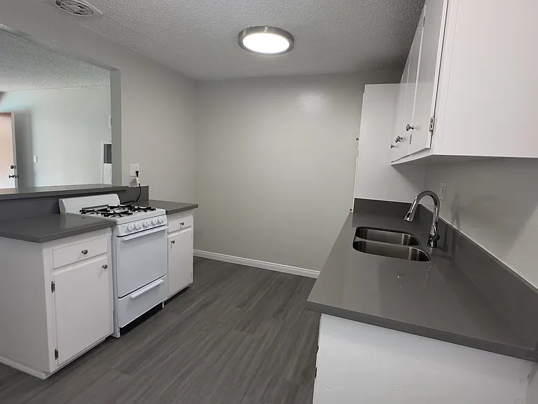 14517 S Vermont Ave — Photo 18