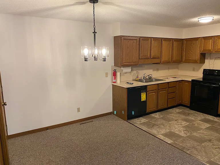 4813 Russell St — Photo 4